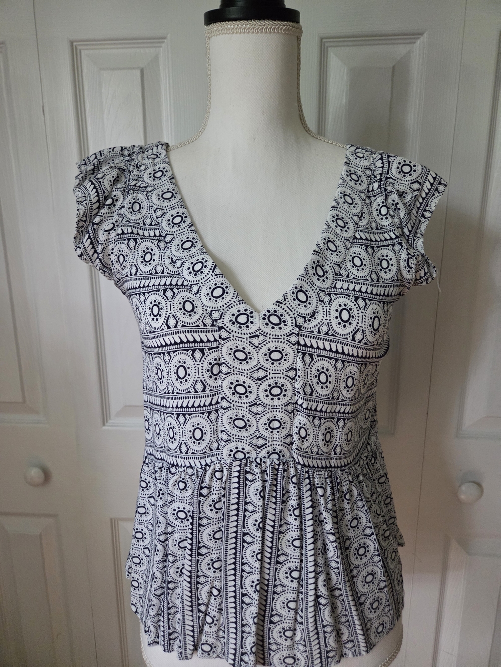 LOFT Blue & White V-Neck Patterned Peplum Top XS